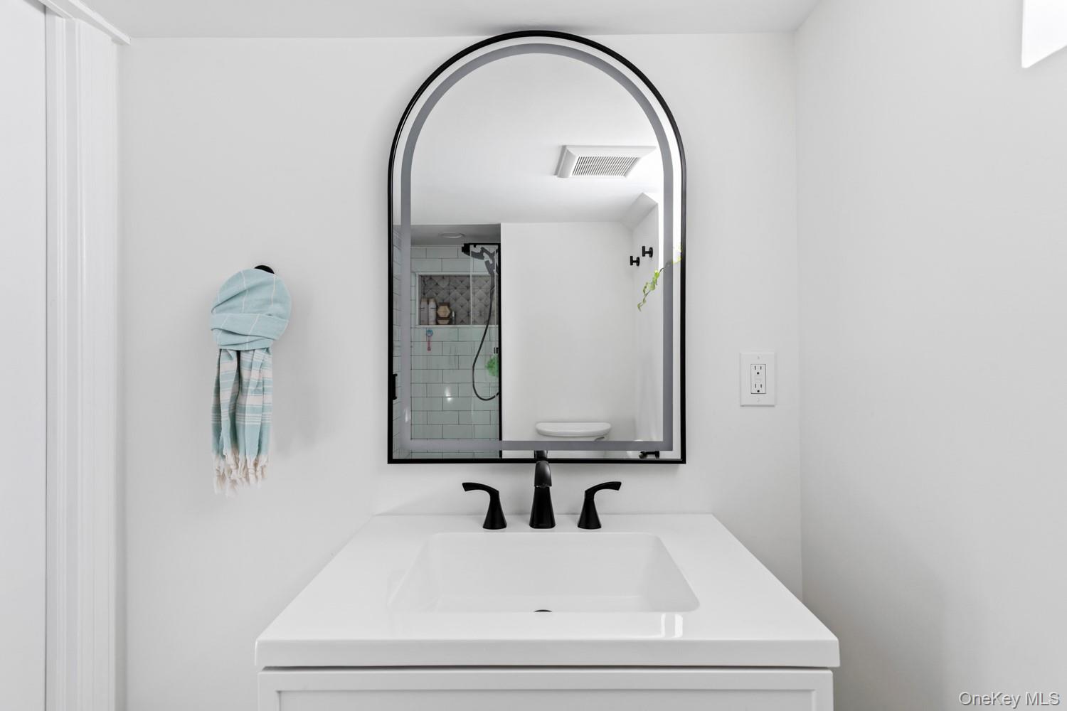 #17 photo, 38 Chenango Drive, מחוז סאפוק Bay Shore , NY 11706