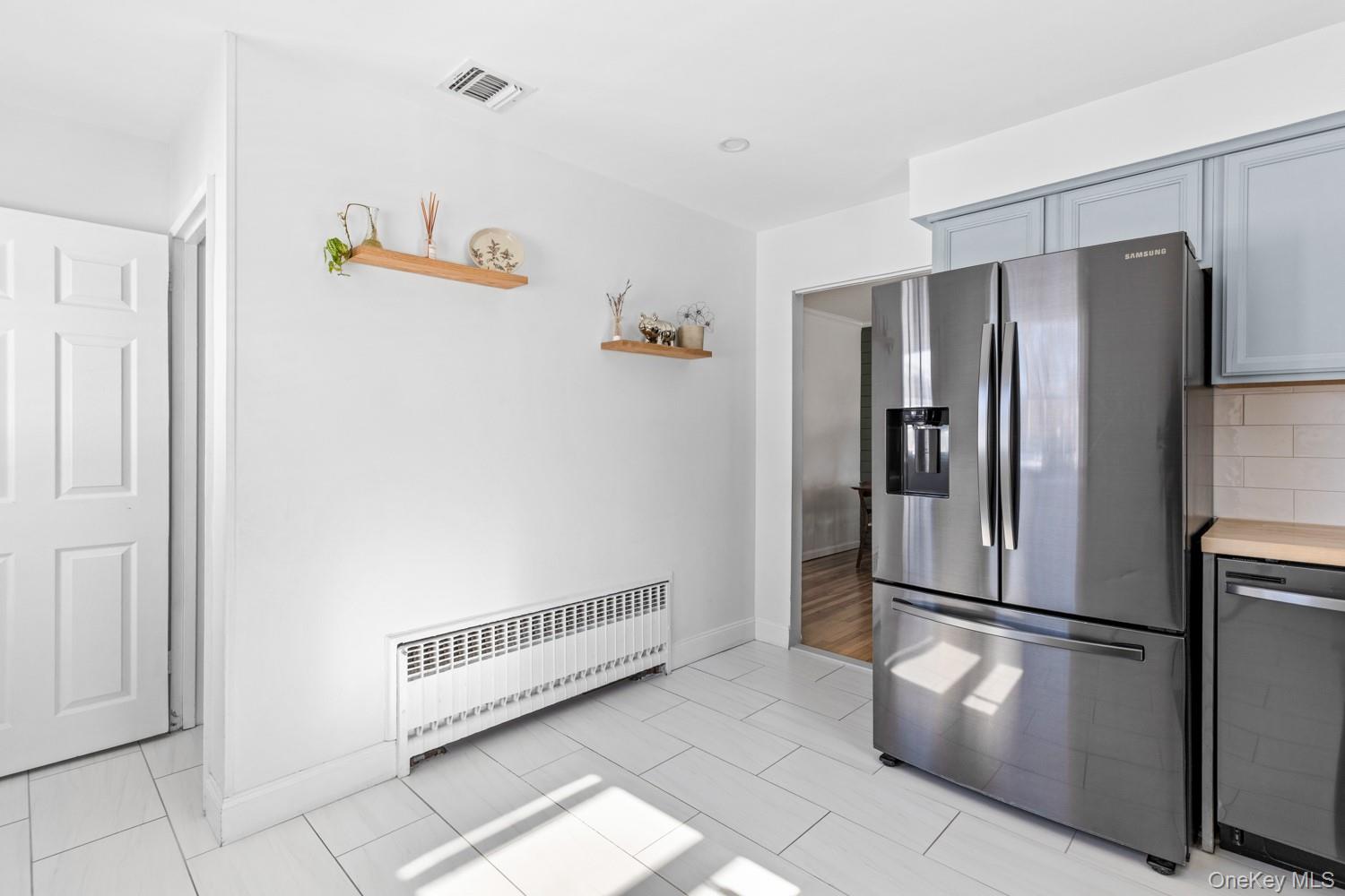 #8 photo, 38 Chenango Drive, מחוז סאפוק Bay Shore , NY 11706