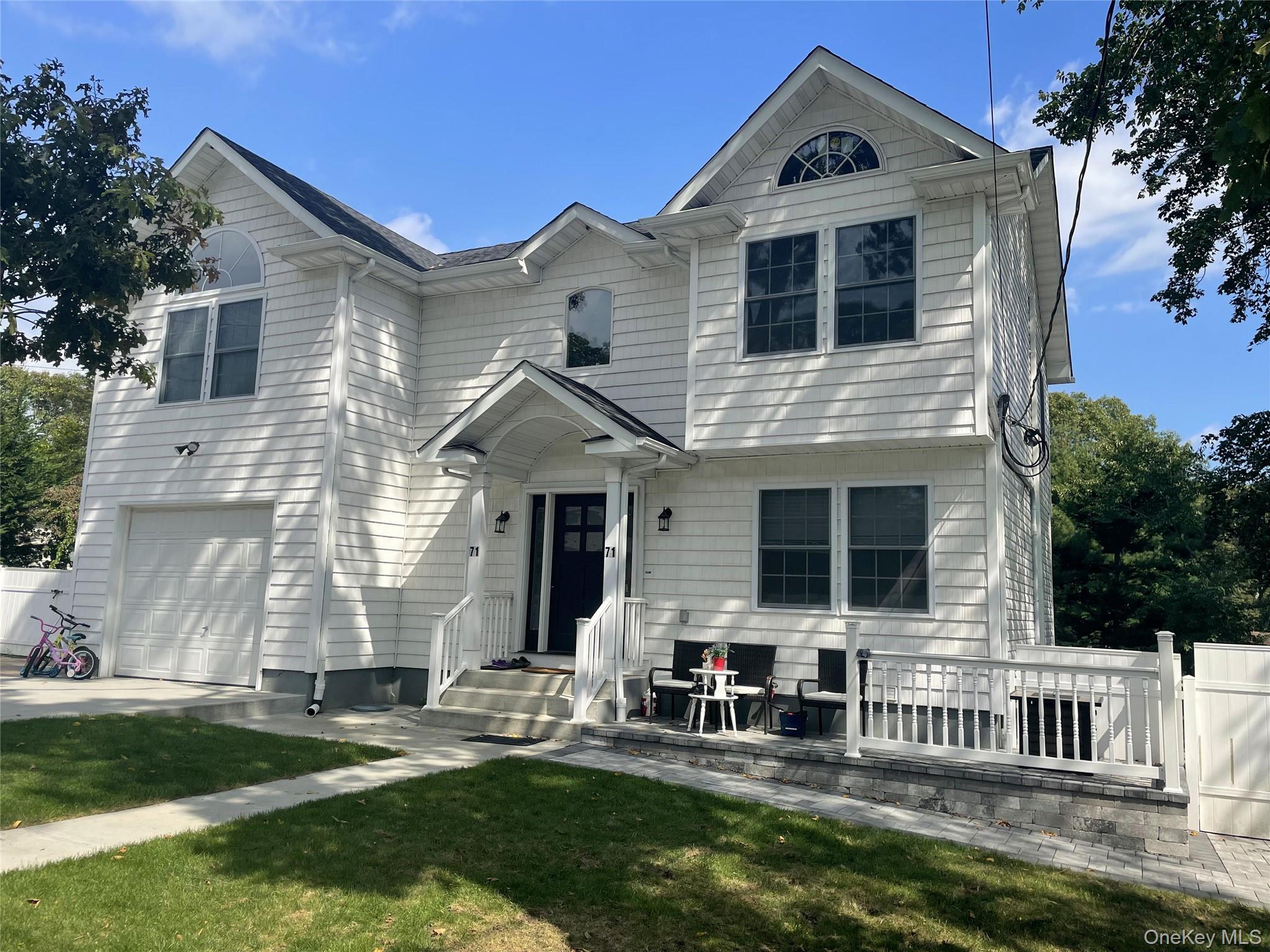 #1 photo, 71 Penn Street, 롱 아일랜드 Lake Grove , NY 11755