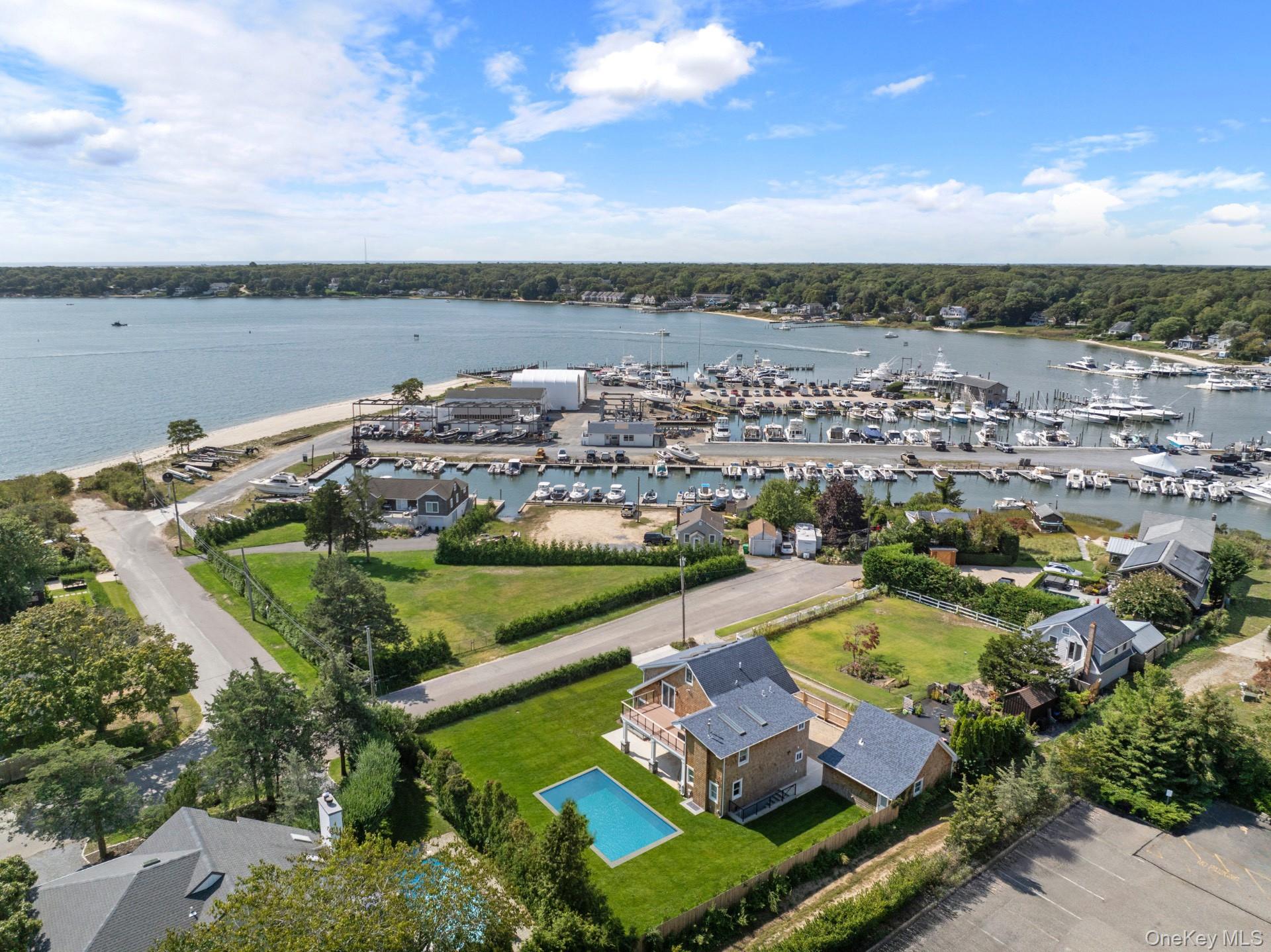 #1 photo, 10 Sagamore Road, সাফোক কাউন্টি Hampton Bays , NY 11946