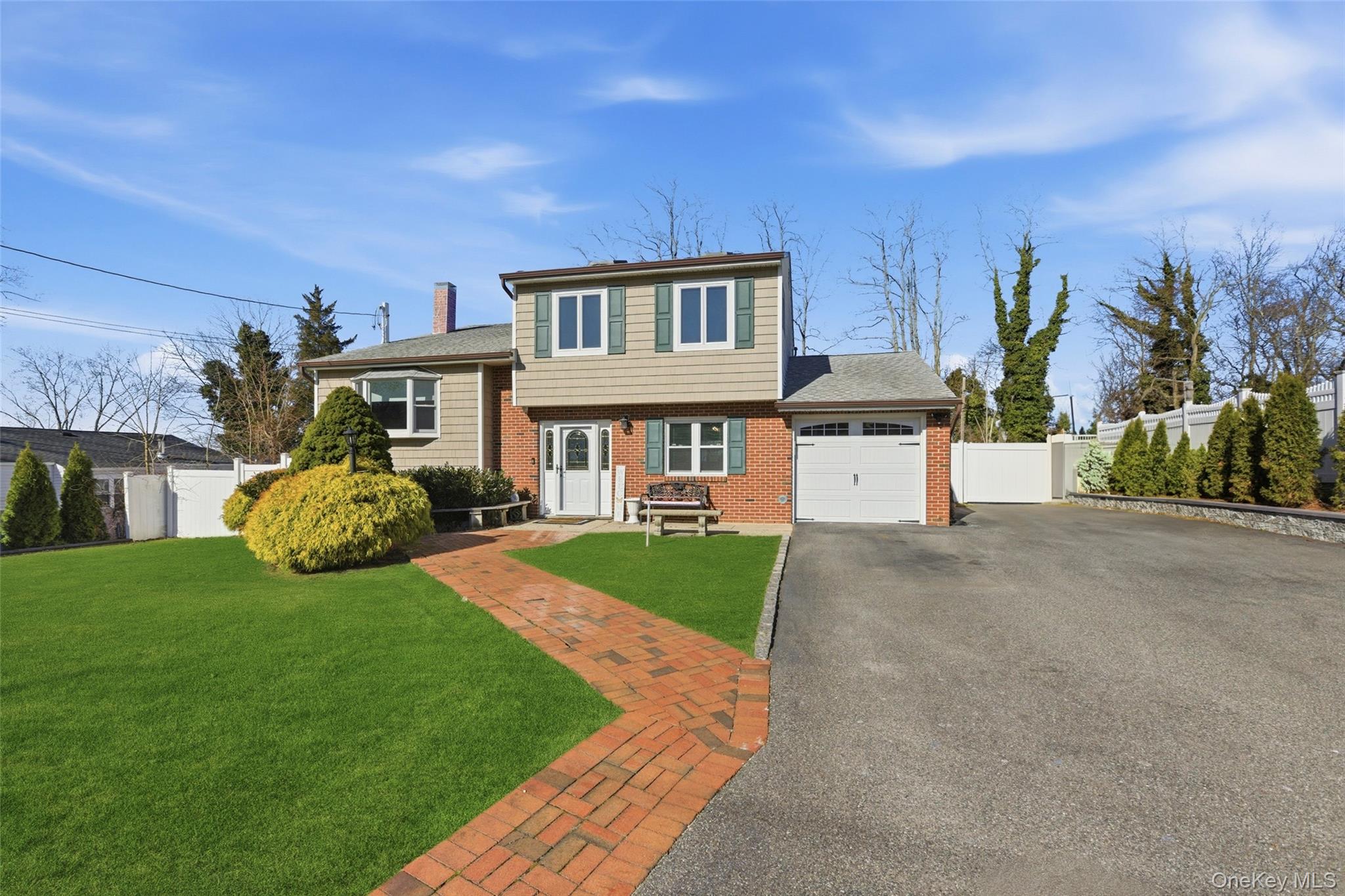 #1 photo, 10 Weldon Lane, সাফোক কাউন্টি Farmingville , NY 11738