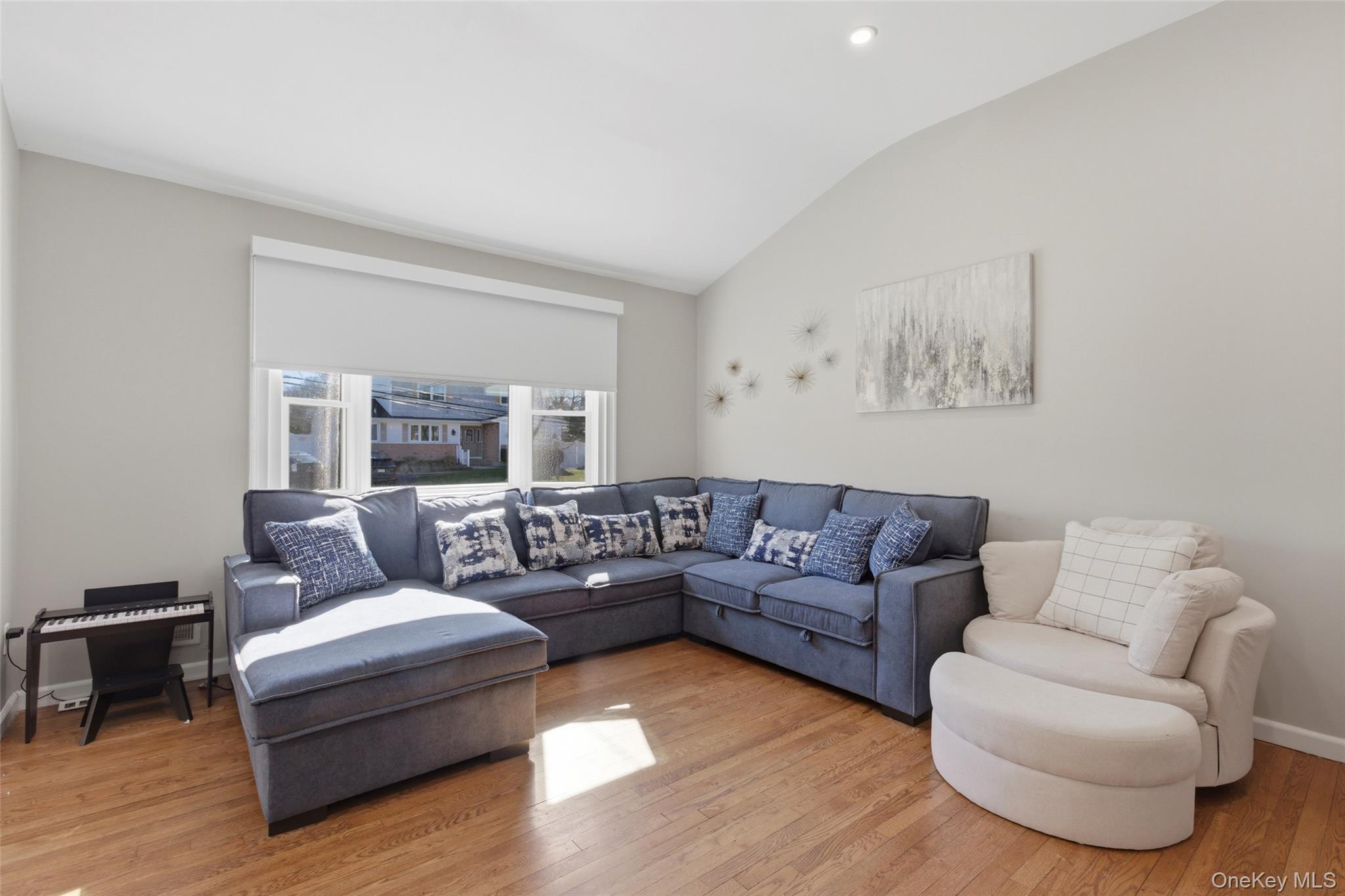 #12 photo, 10 Weldon Lane, সাফোক কাউন্টি Farmingville , NY 11738