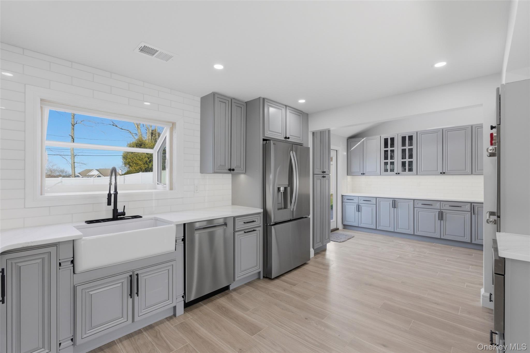 #6 photo, 10 Weldon Lane, সাফোক কাউন্টি Farmingville , NY 11738