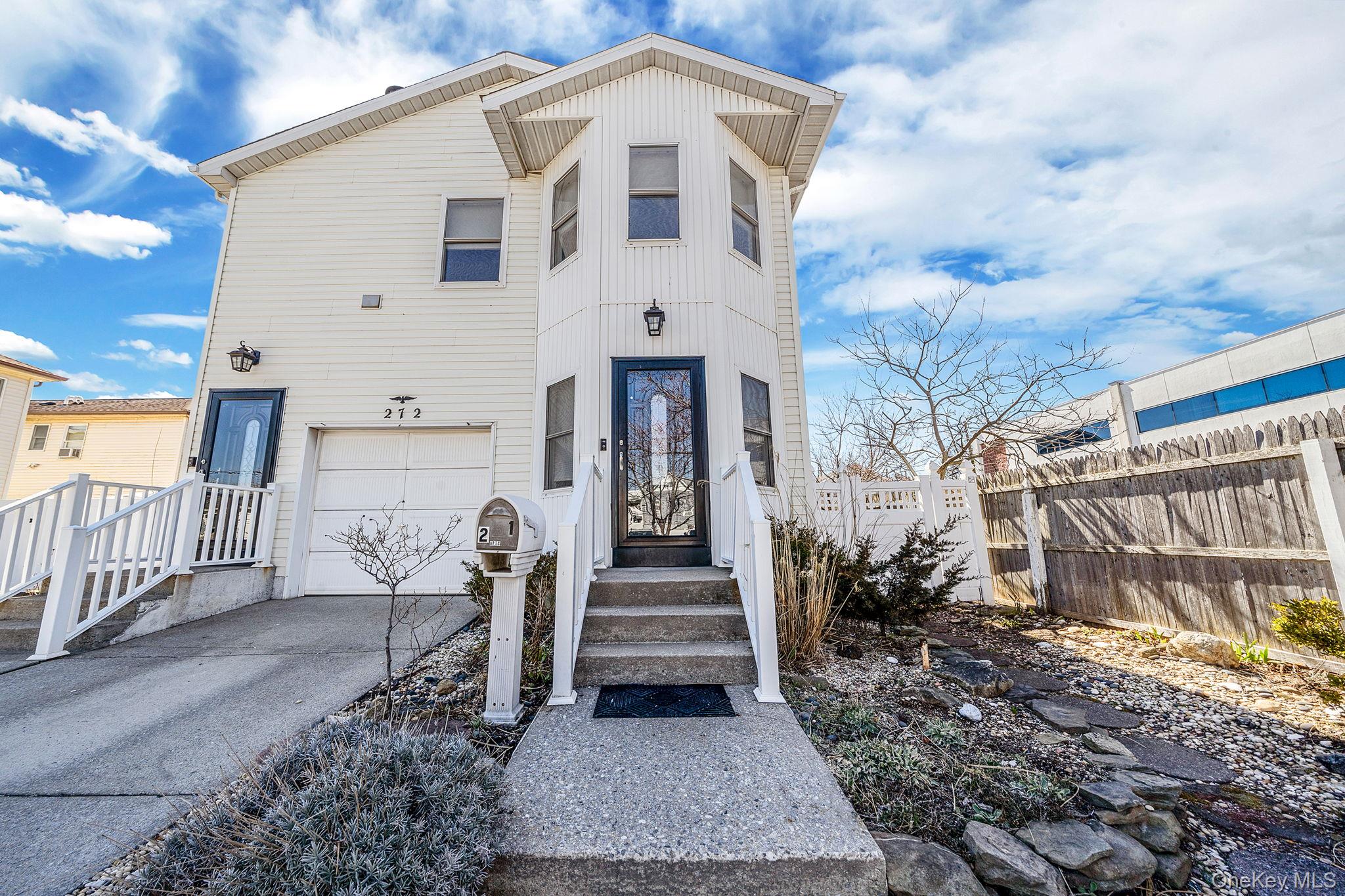 #1 photo, 272 E Harrison Street, নাসাউ কাউন্টি Long Beach , NY 11561