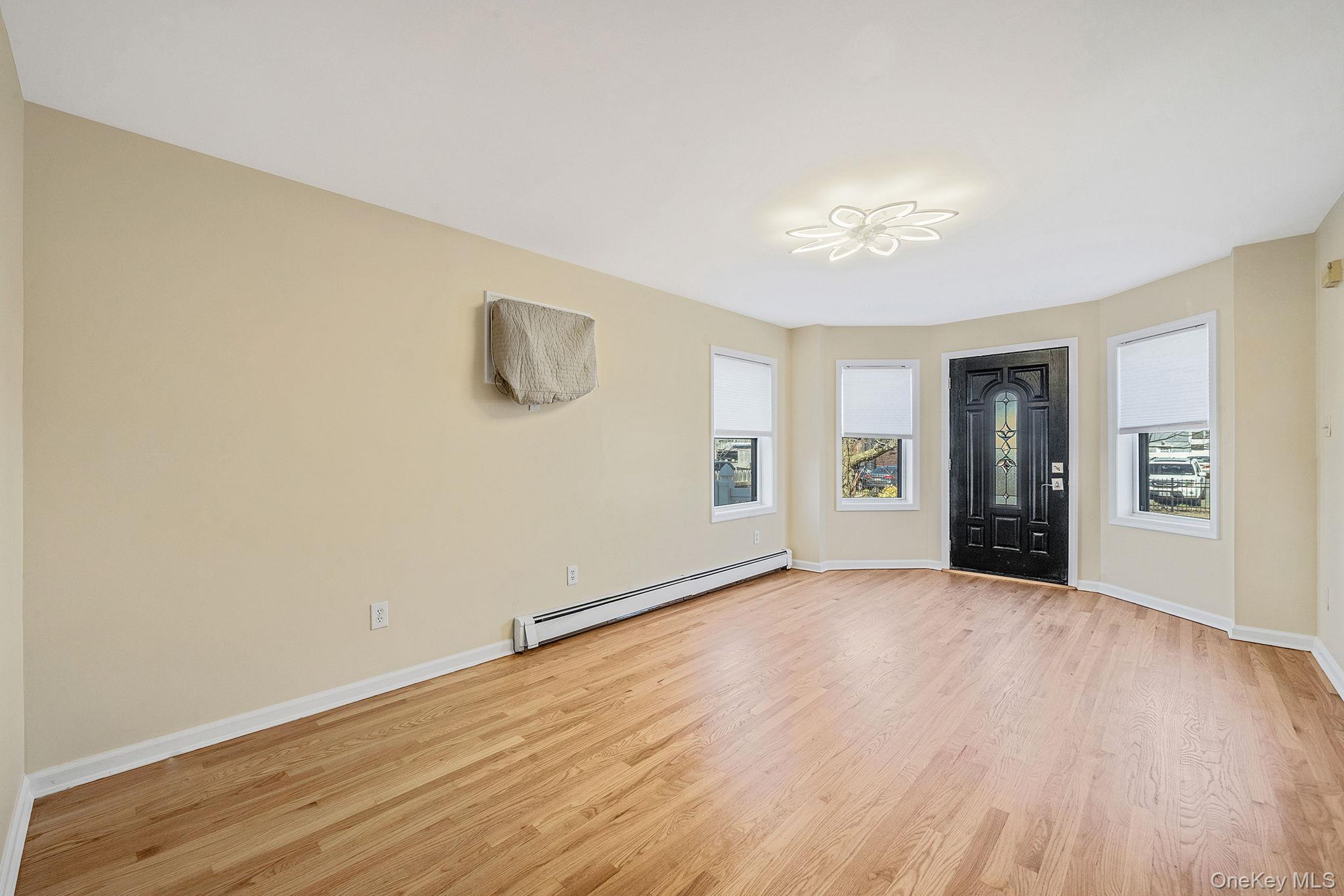 #6 photo, 272 E Harrison Street, নাসাউ কাউন্টি Long Beach , NY 11561