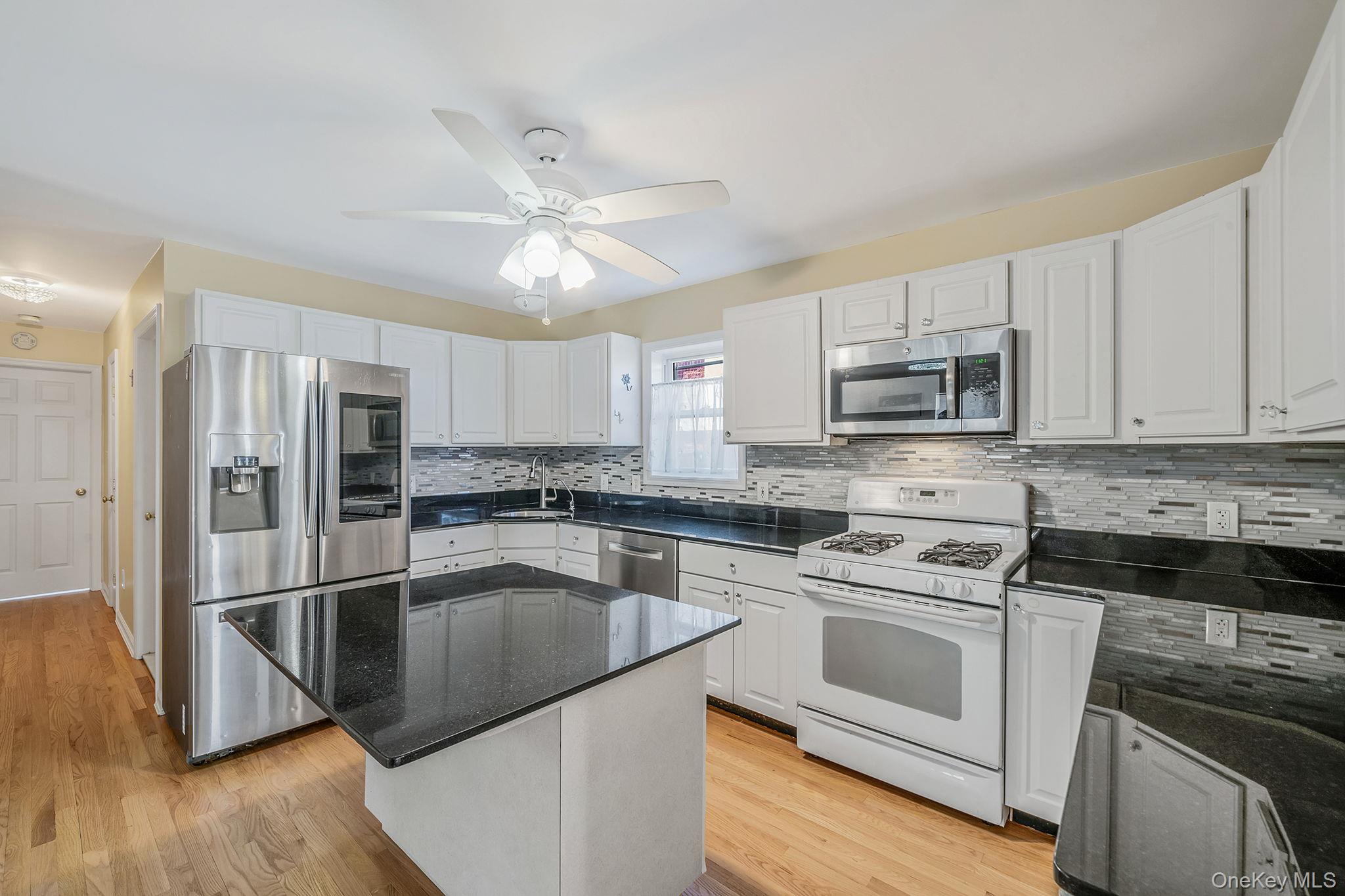 #7 photo, 272 E Harrison Street, নাসাউ কাউন্টি Long Beach , NY 11561