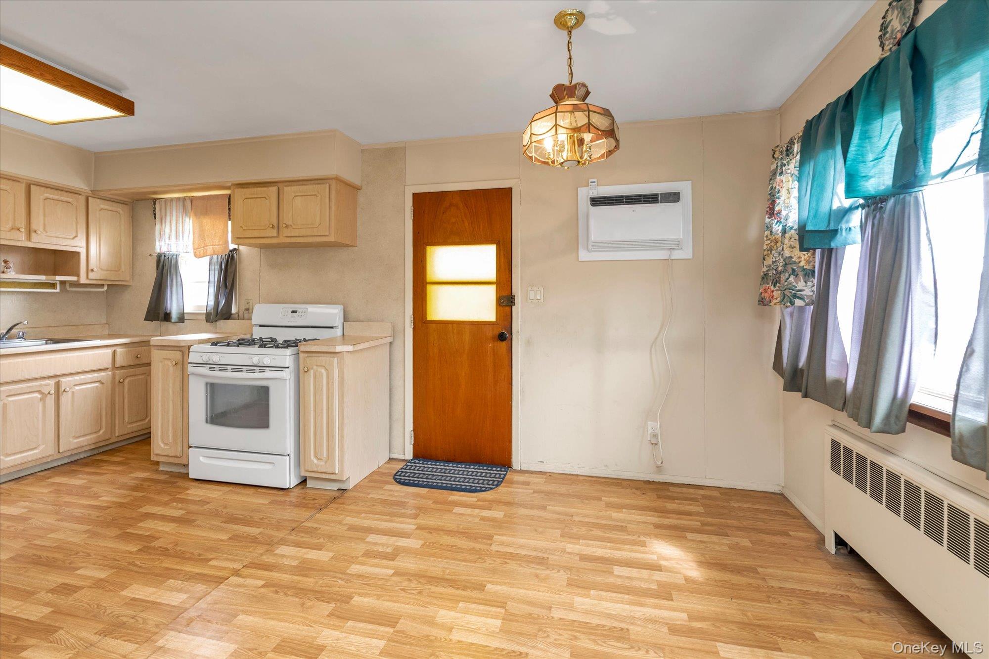 #8 photo, 20 Hunter Avenue, নাসাউ কাউন্টি Valley Stream , NY 11580