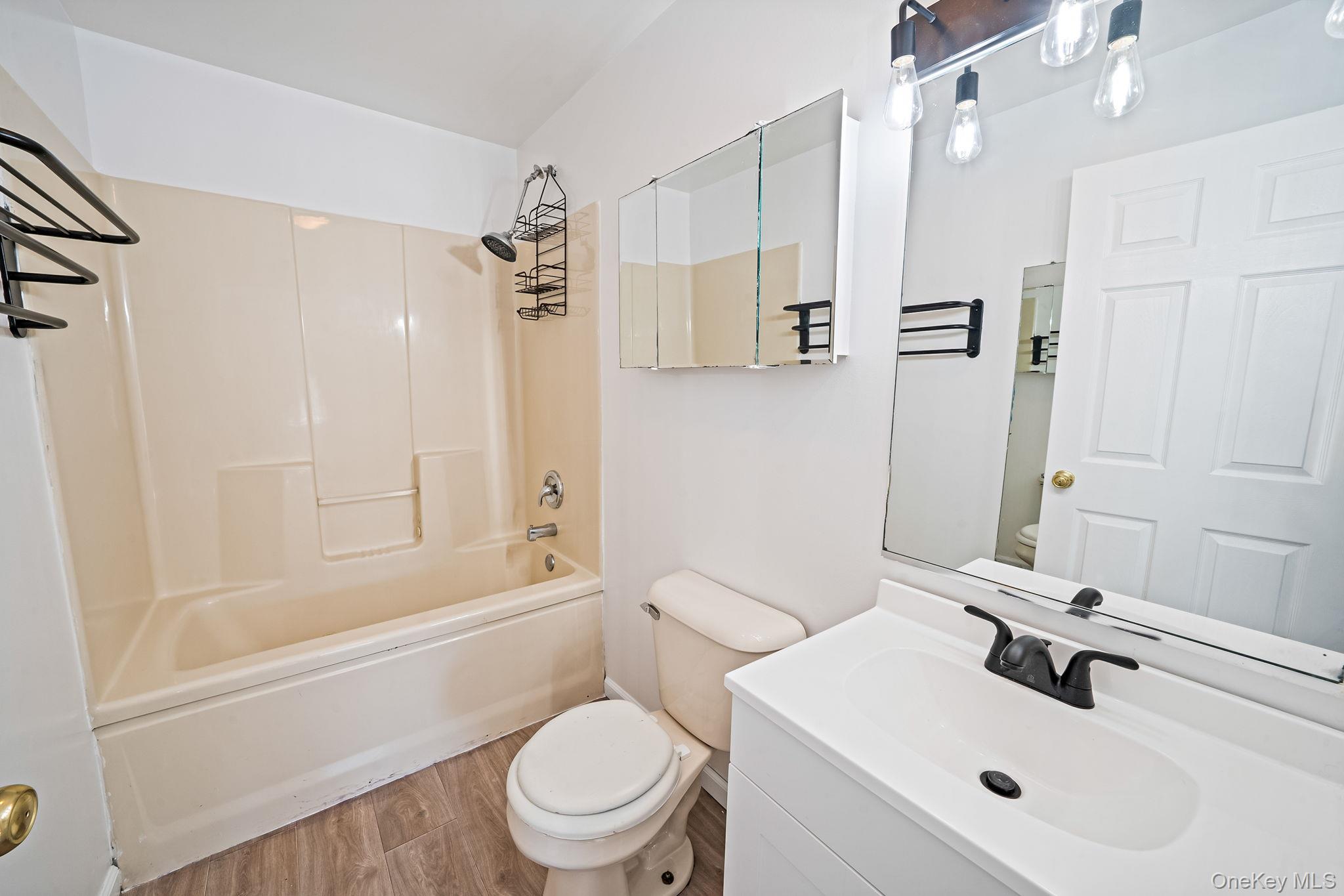 #20 photo, 272 E Harrison Street, নাসাউ কাউন্টি Long Beach , NY 11561