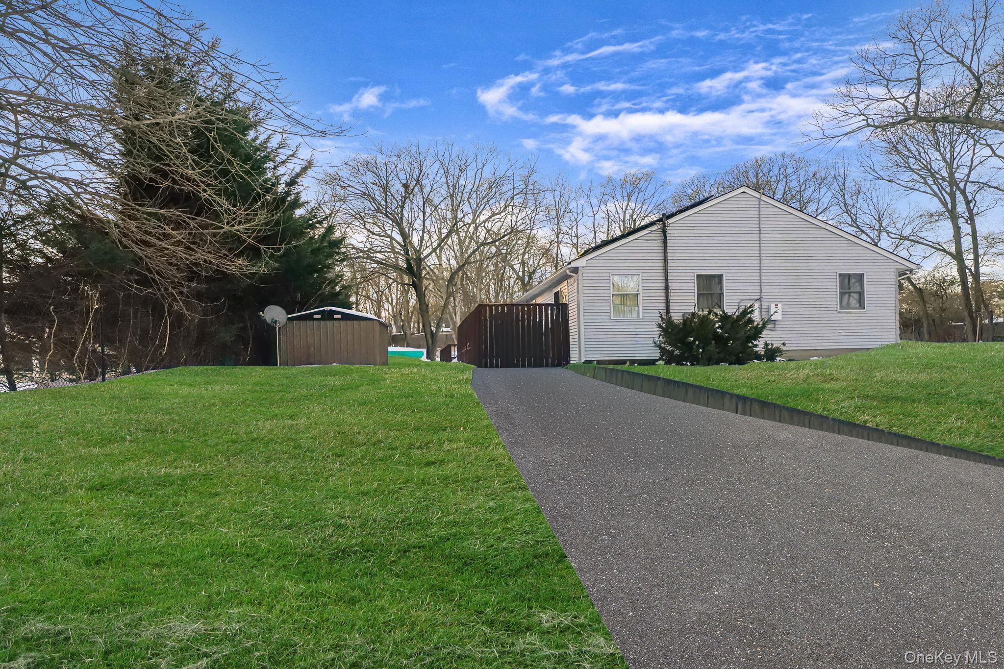 #4 photo, 2 Buchanan Avenue, Coram , NY 11727