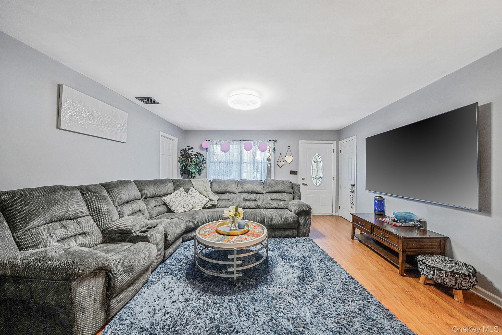 #7 photo, 2 Buchanan Avenue, Coram , NY 11727