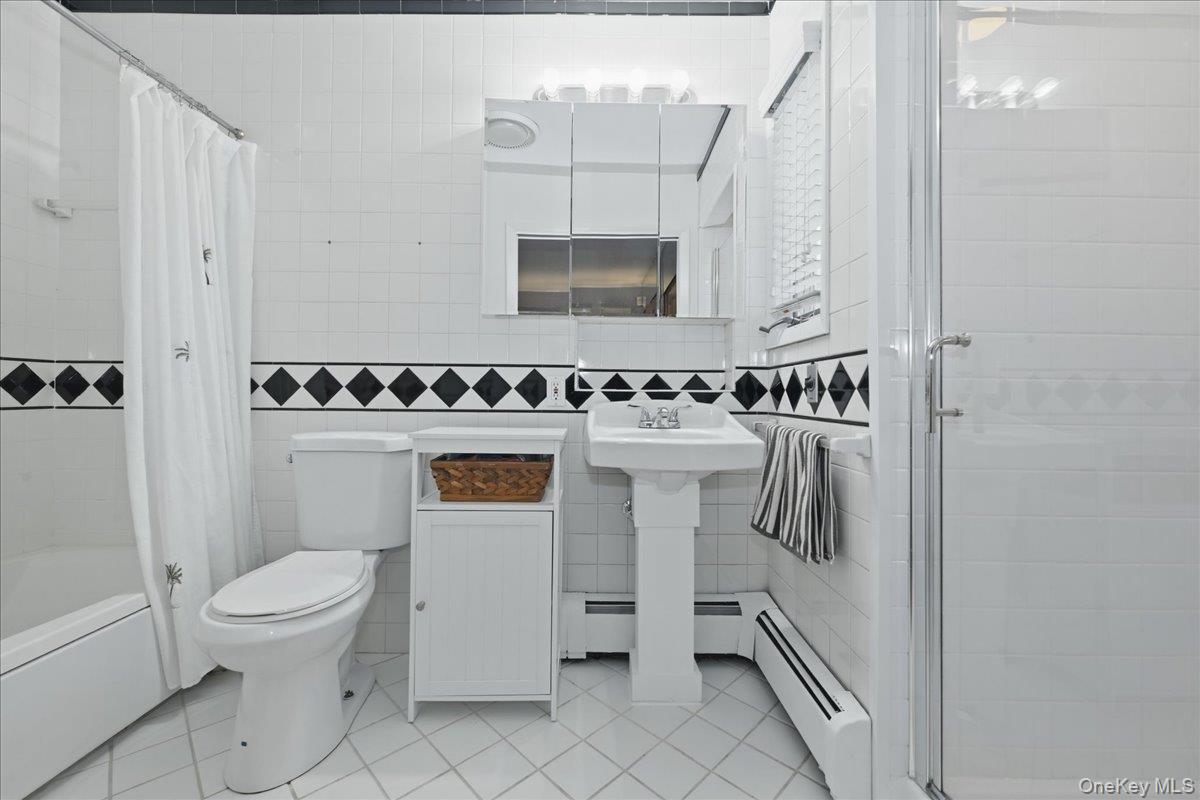 #19 photo, 1261 Meadowbrook Road, Merrick , NY 11566