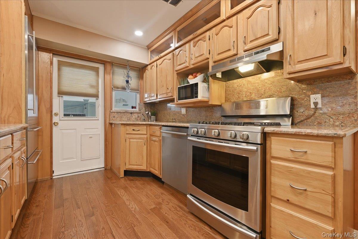 #8 photo, 1261 Meadowbrook Road, Merrick , NY 11566