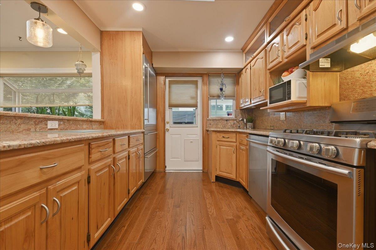 #9 photo, 1261 Meadowbrook Road, Merrick , NY 11566