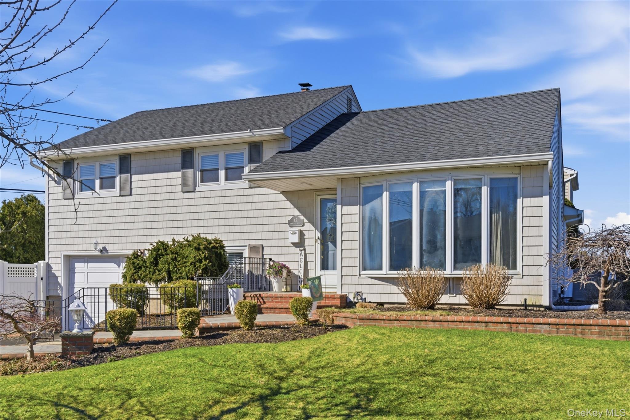 #1 photo, 45 Amherst Drive, নাসাউ কাউন্টি Massapequa , NY 11758