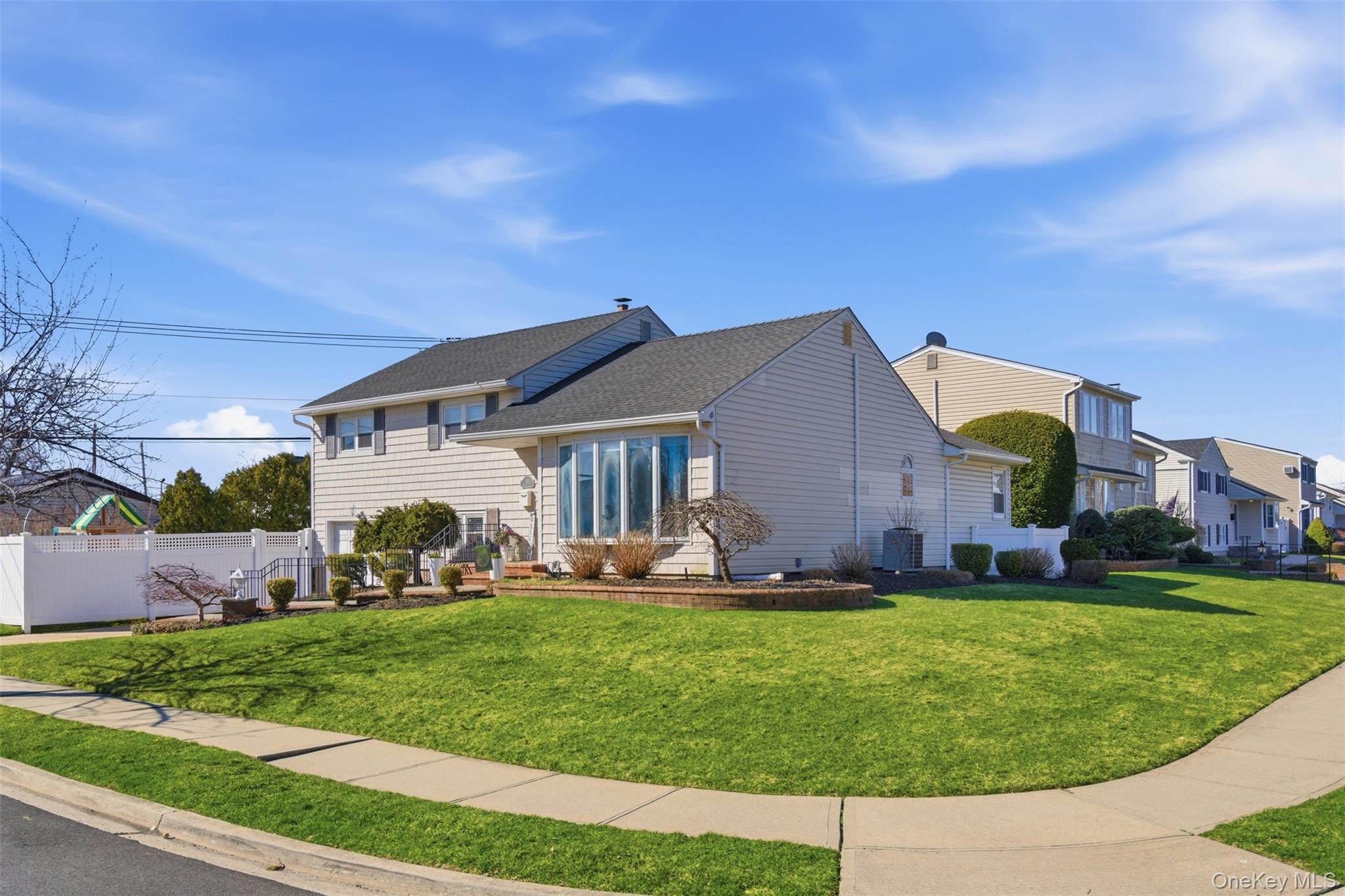 #2 photo, 45 Amherst Drive, নাসাউ কাউন্টি Massapequa , NY 11758