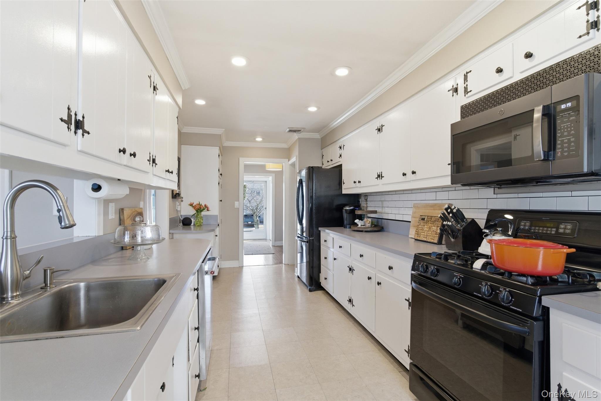 #9 photo, 45 Amherst Drive, নাসাউ কাউন্টি Massapequa , NY 11758