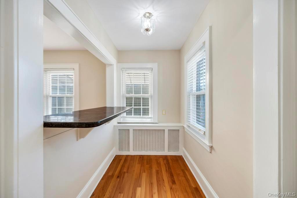 #12 photo, 345 Plainfield Street, वेस्टबरी Westbury , NY 11590