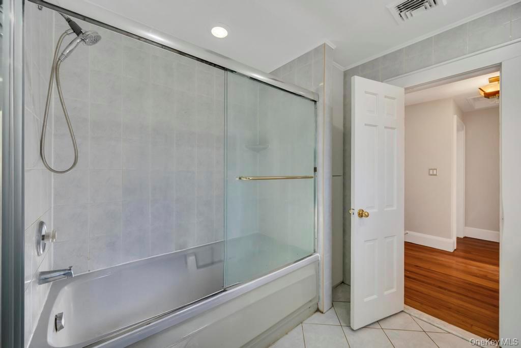 #14 photo, 345 Plainfield Street, वेस्टबरी Westbury , NY 11590