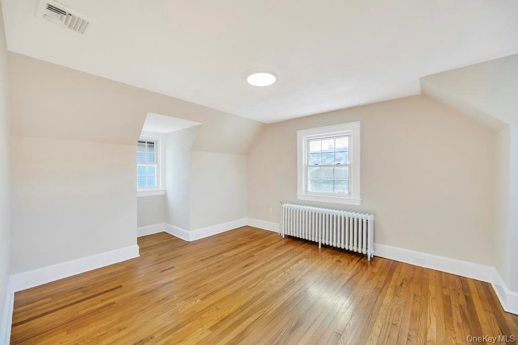 #17 photo, 345 Plainfield Street, वेस्टबरी Westbury , NY 11590