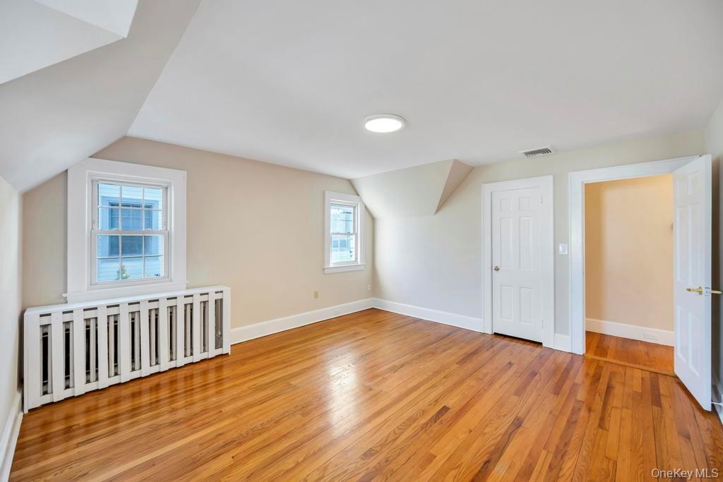 #18 photo, 345 Plainfield Street, वेस्टबरी Westbury , NY 11590