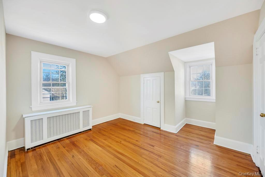 #19 photo, 345 Plainfield Street, वेस्टबरी Westbury , NY 11590