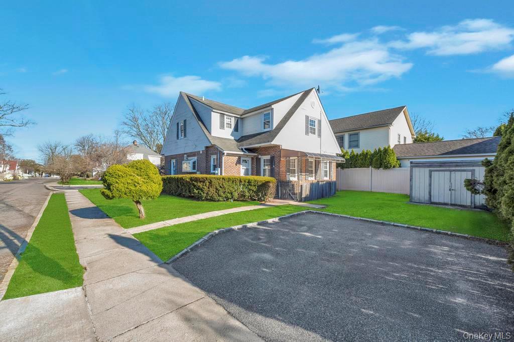 #2 photo, 345 Plainfield Street, वेस्टबरी Westbury , NY 11590