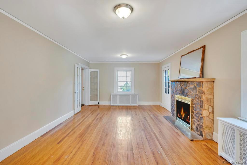 #6 photo, 345 Plainfield Street, वेस्टबरी Westbury , NY 11590