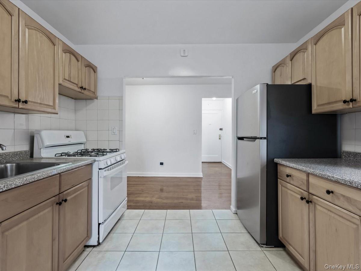 #10 photo, 82-40 Austin Street, কুইন্‌স Kew Gardens , NY 11415