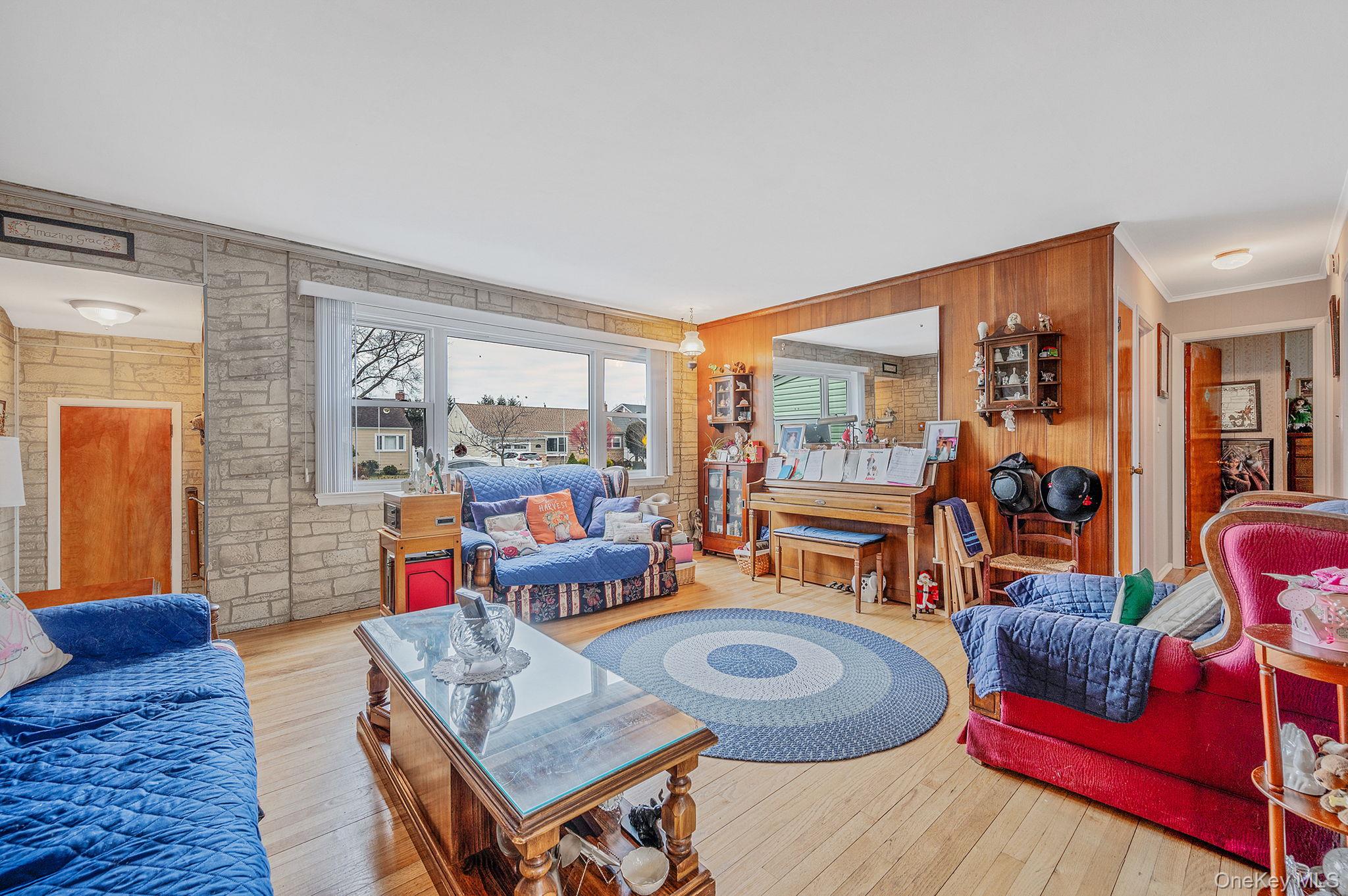 #16 photo, 43 E June Street, Lindenhurst , NY 11757