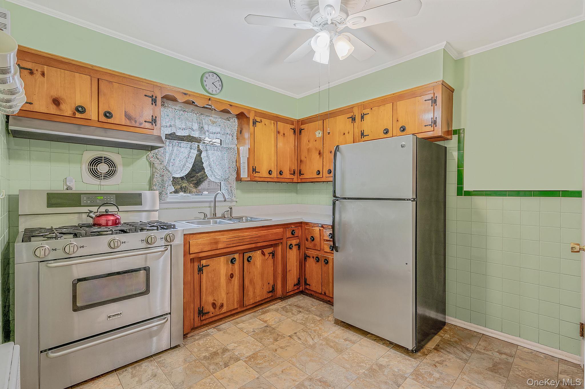 #19 photo, 43 E June Street, Lindenhurst , NY 11757