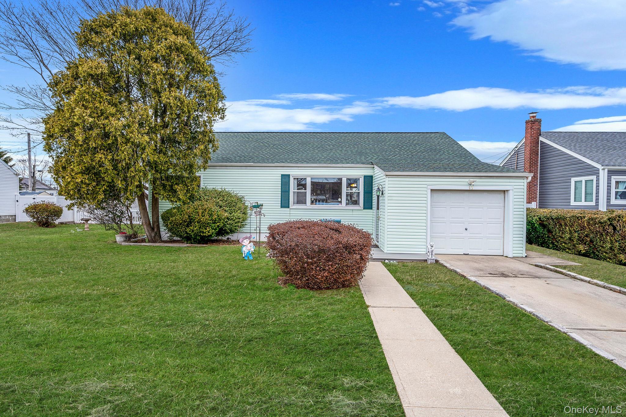 #2 photo, 43 E June Street, Lindenhurst , NY 11757