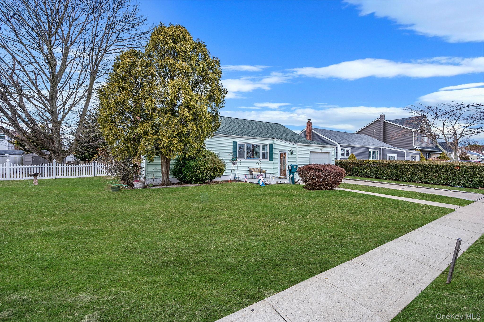 #5 photo, 43 E June Street, Lindenhurst , NY 11757