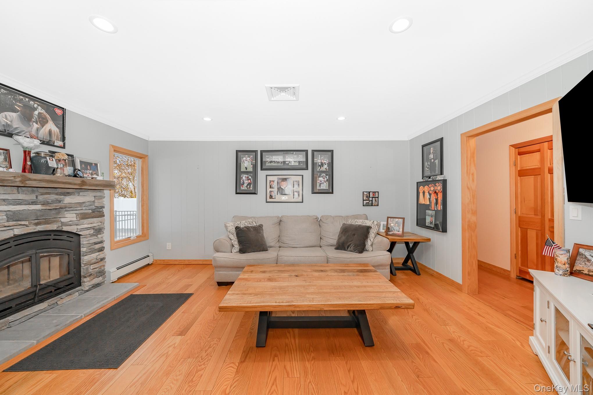 #10 photo, 242 Singingwood Drive, 롱 아일랜드 Holbrook , NY 11741