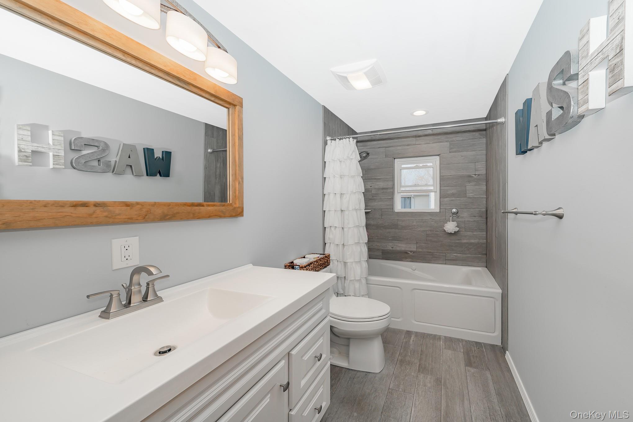 #18 photo, 242 Singingwood Drive, 롱 아일랜드 Holbrook , NY 11741