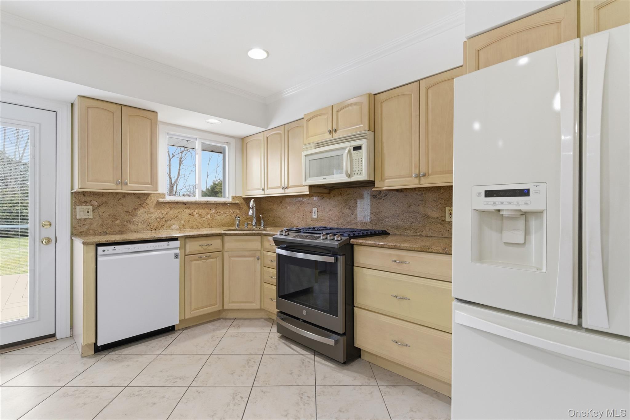 #10 photo, 137 Burr Road, East Northport , NY 11731