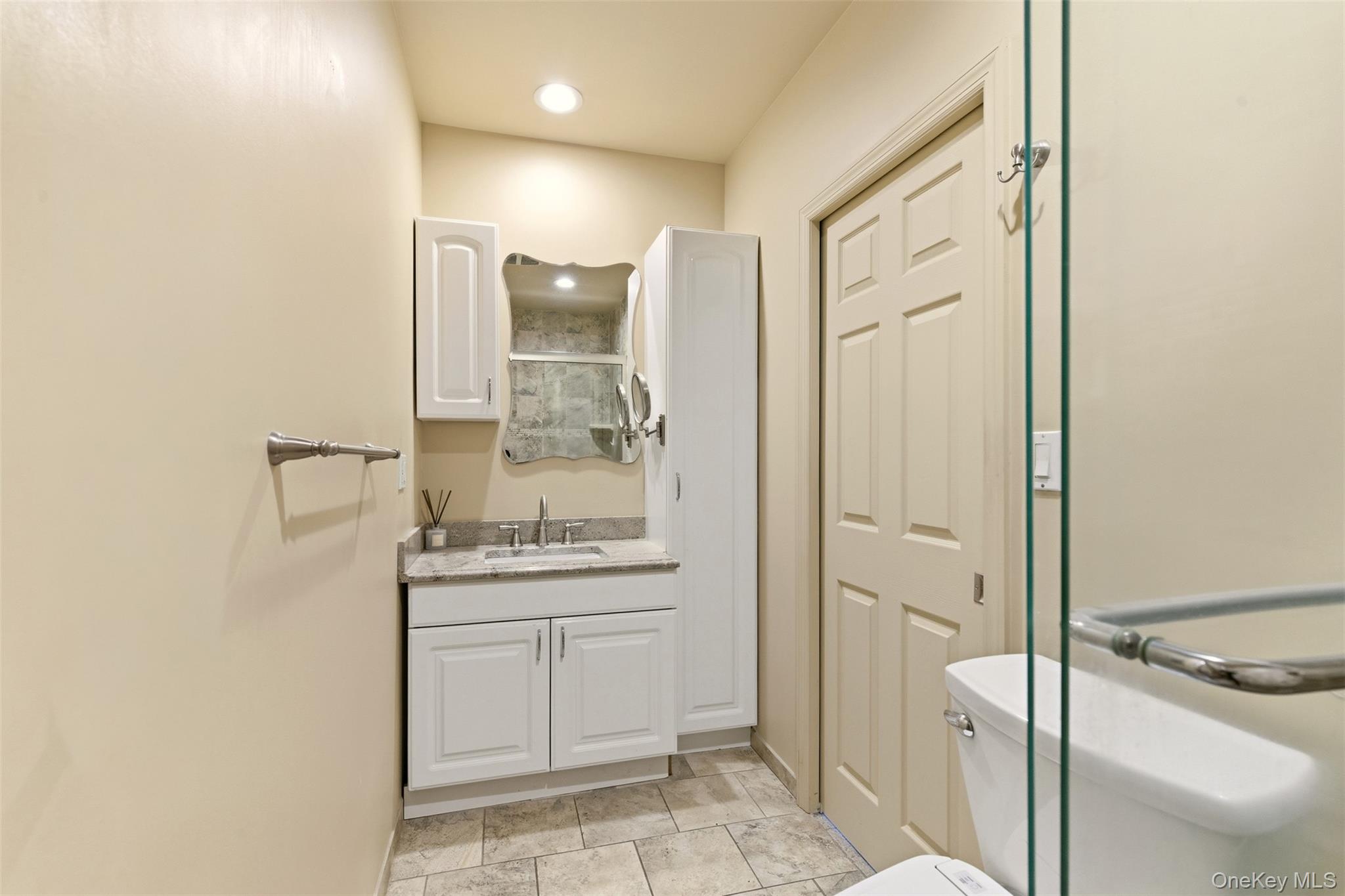 #13 photo, 137 Burr Road, East Northport , NY 11731