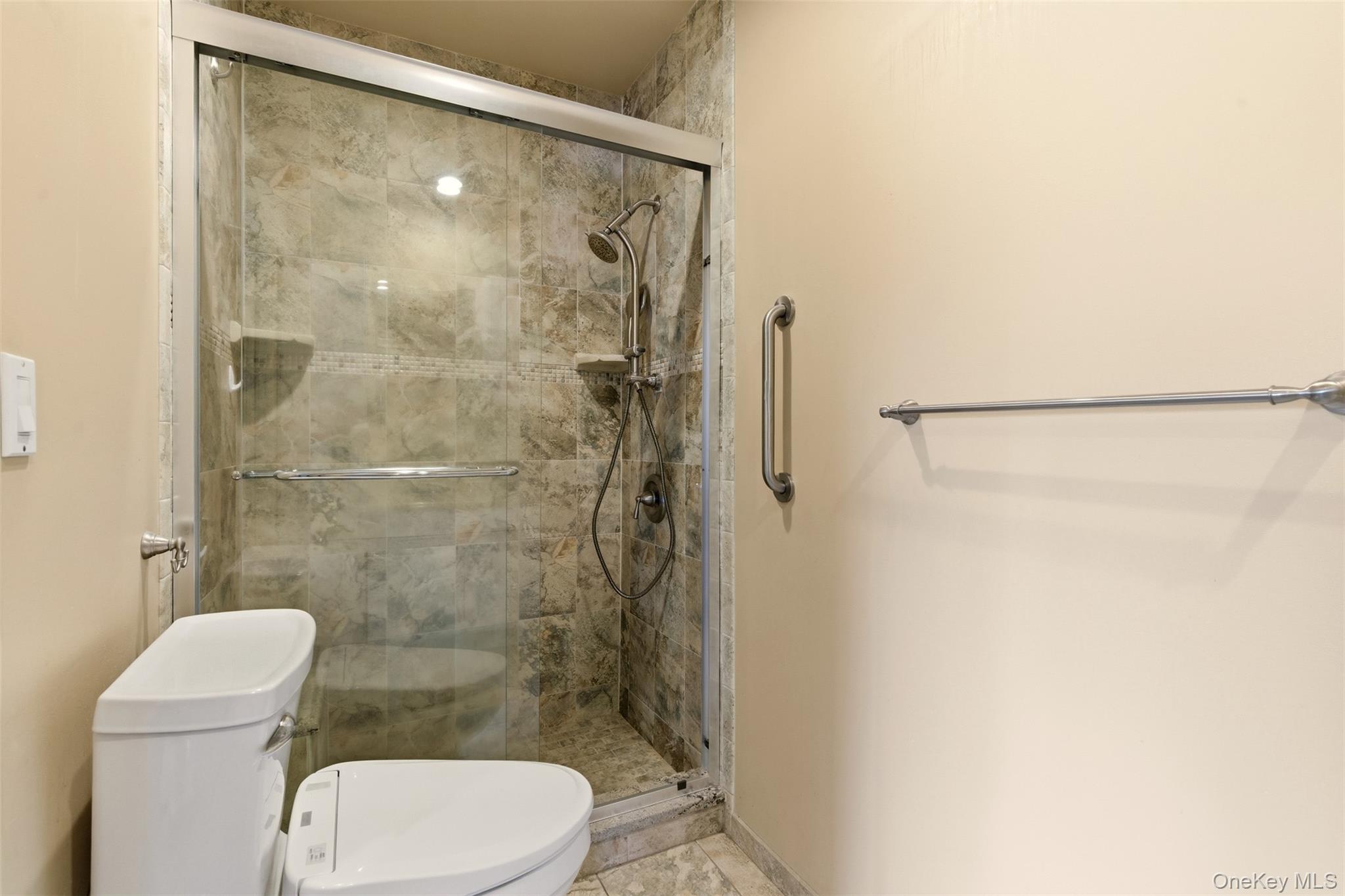 #14 photo, 137 Burr Road, East Northport , NY 11731