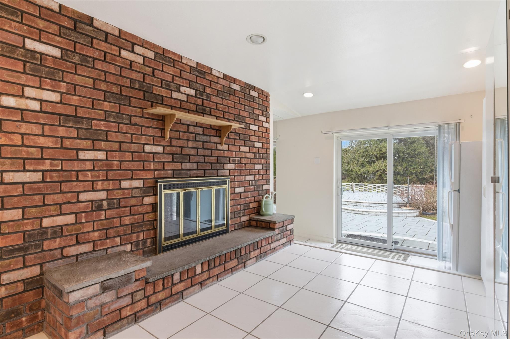 #19 photo, 137 Burr Road, East Northport , NY 11731