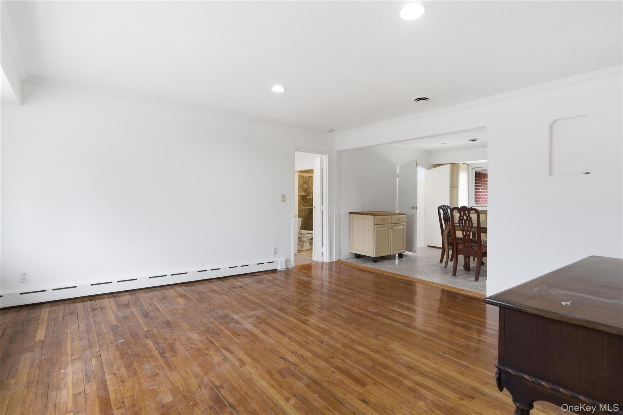 #4 photo, 137 Burr Road, East Northport , NY 11731