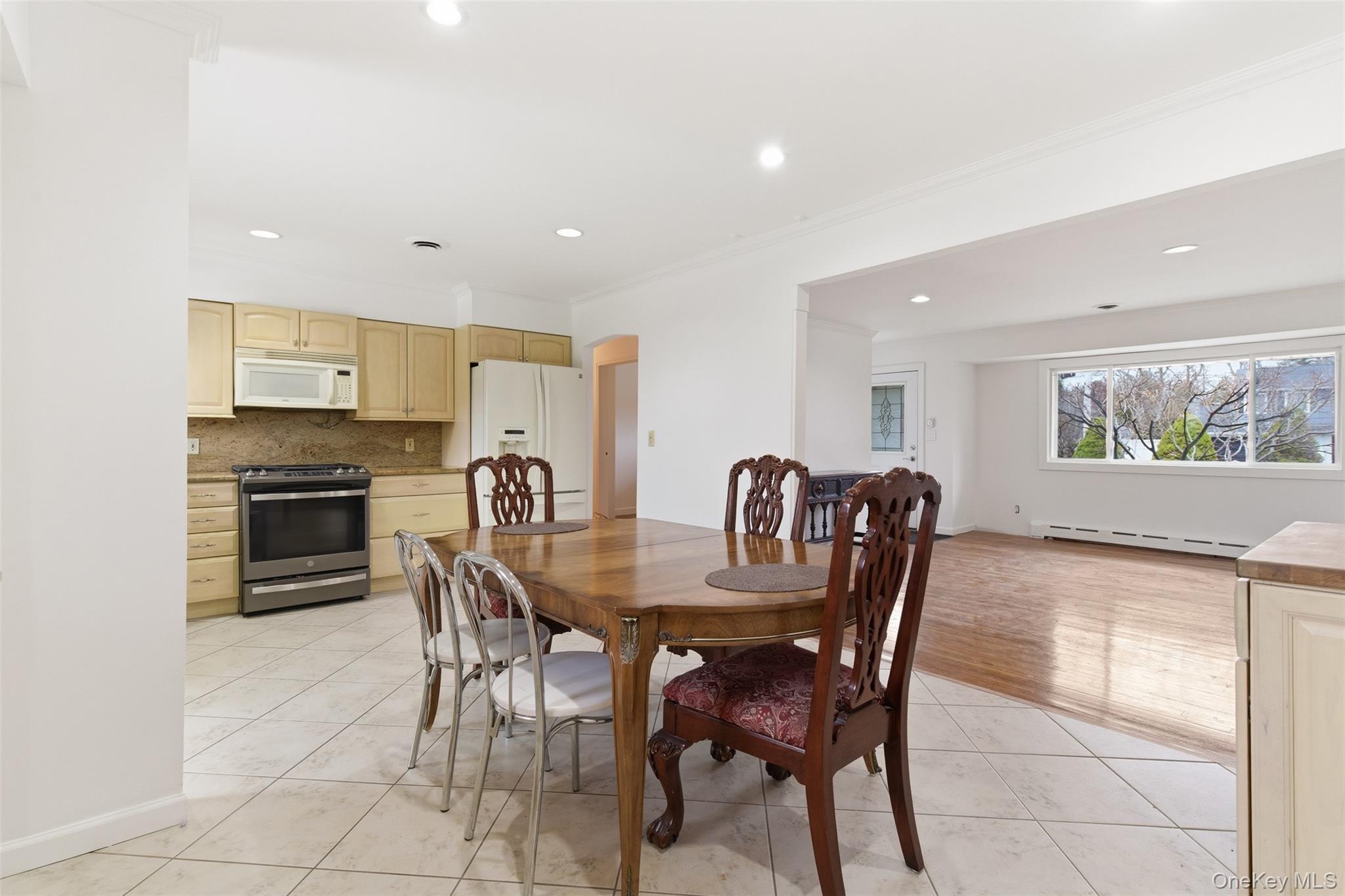 #7 photo, 137 Burr Road, East Northport , NY 11731