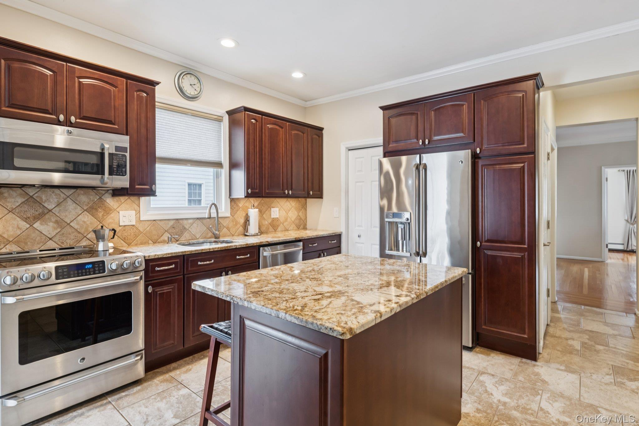 #10 photo, 449 S 1st Street, সাফোক কাউন্টি Lindenhurst , NY 11757