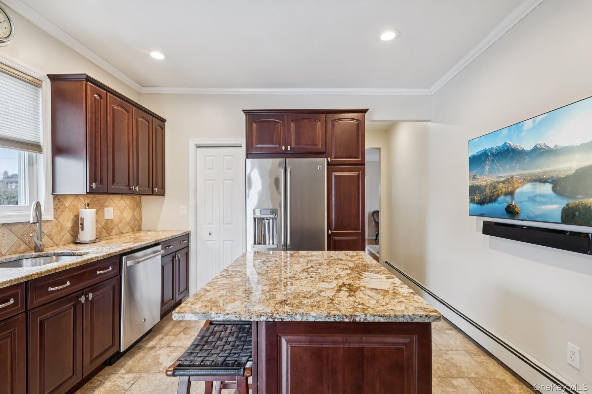 #13 photo, 449 S 1st Street, সাফোক কাউন্টি Lindenhurst , NY 11757