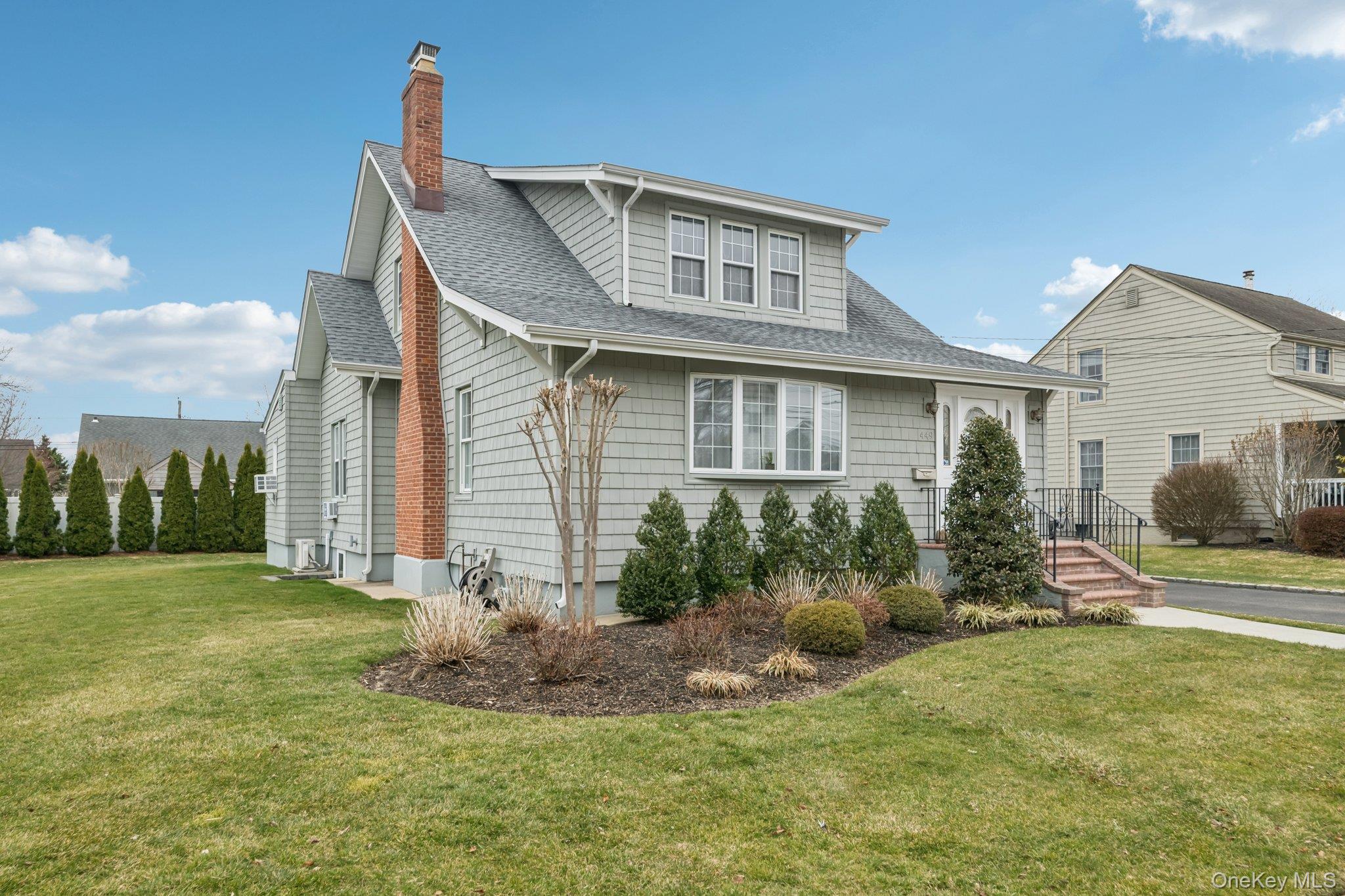 #3 photo, 449 S 1st Street, সাফোক কাউন্টি Lindenhurst , NY 11757