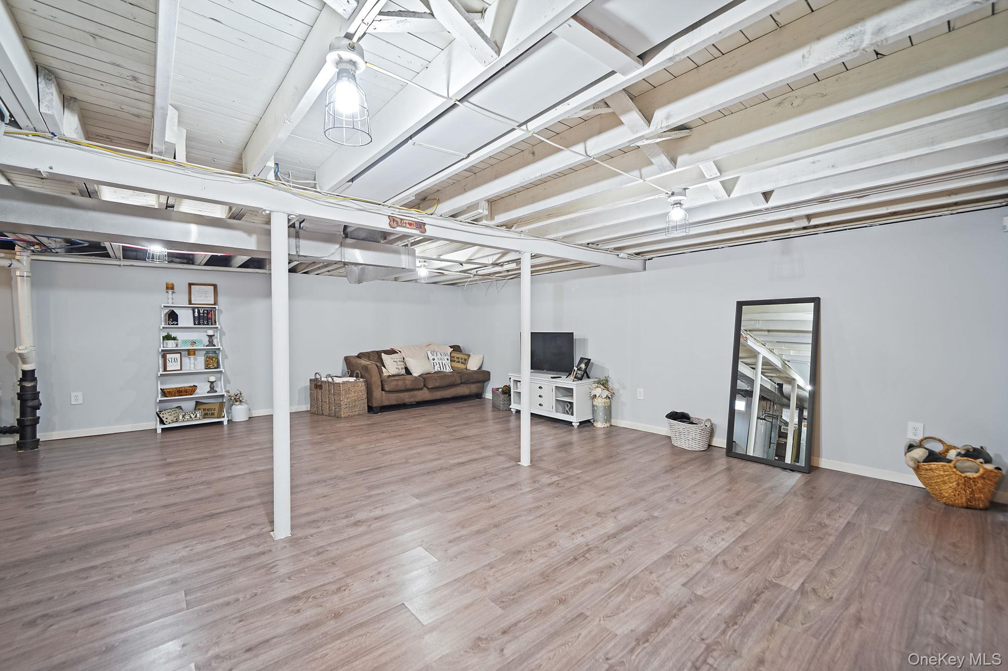 #17 photo, 78 Emerson Avenue, নাসাউ কাউন্টি Levittown , NY 11756