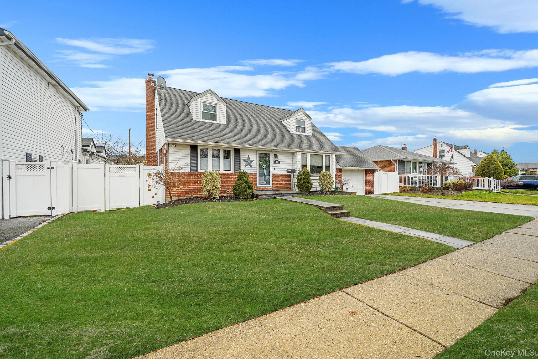 #2 photo, 78 Emerson Avenue, নাসাউ কাউন্টি Levittown , NY 11756