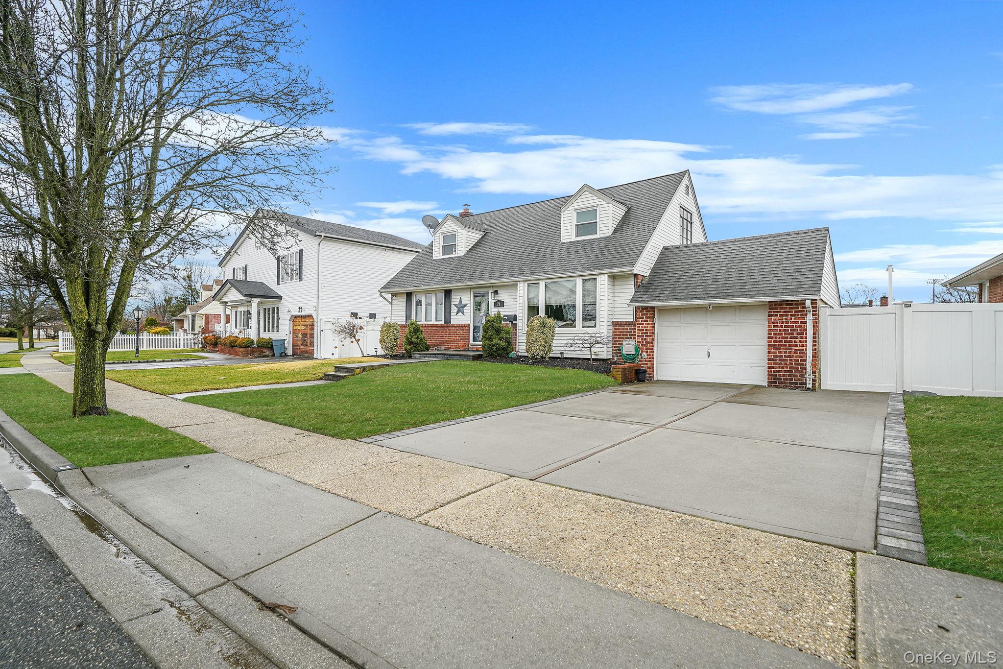 #3 photo, 78 Emerson Avenue, নাসাউ কাউন্টি Levittown , NY 11756