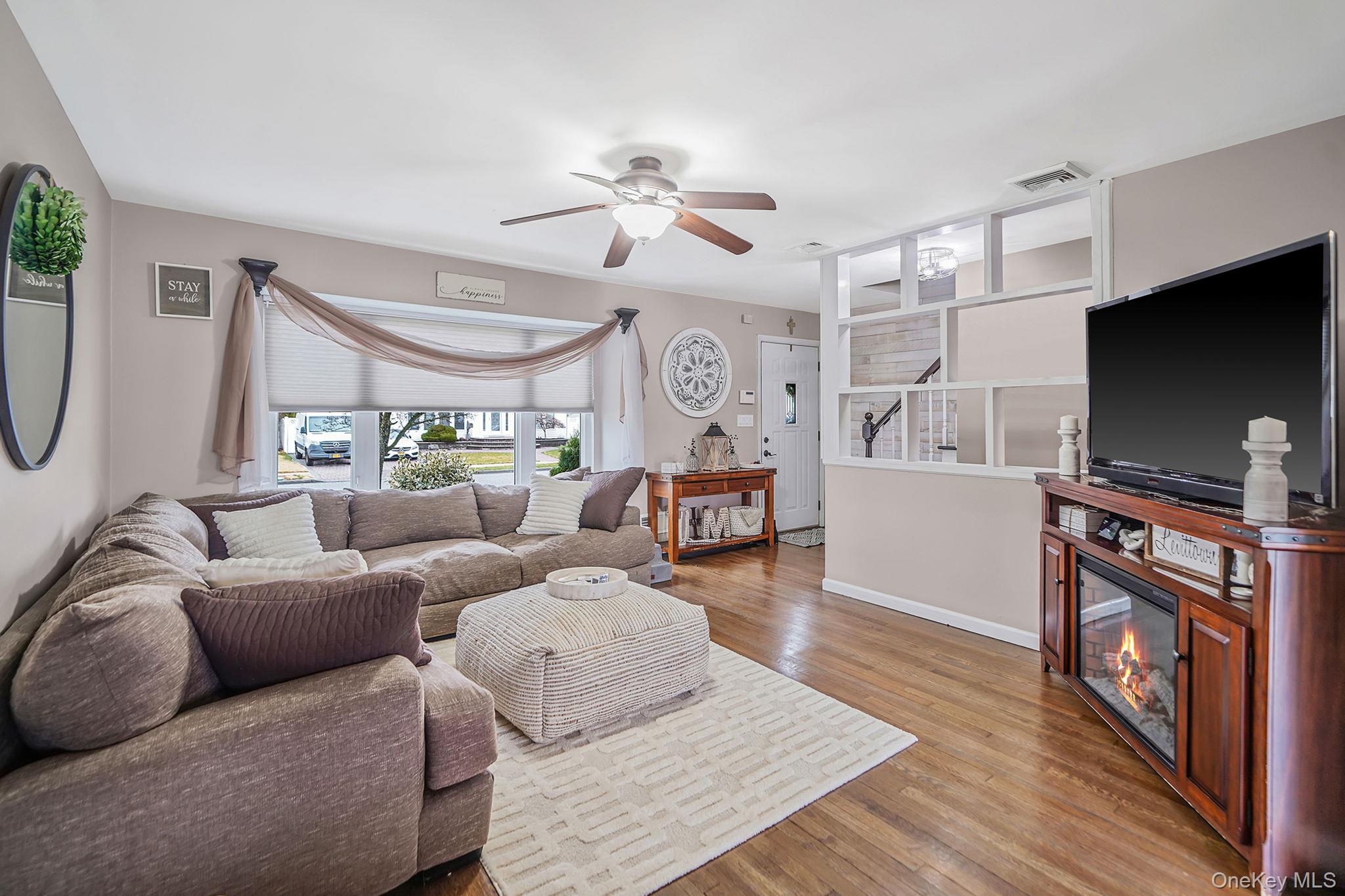 #4 photo, 78 Emerson Avenue, নাসাউ কাউন্টি Levittown , NY 11756