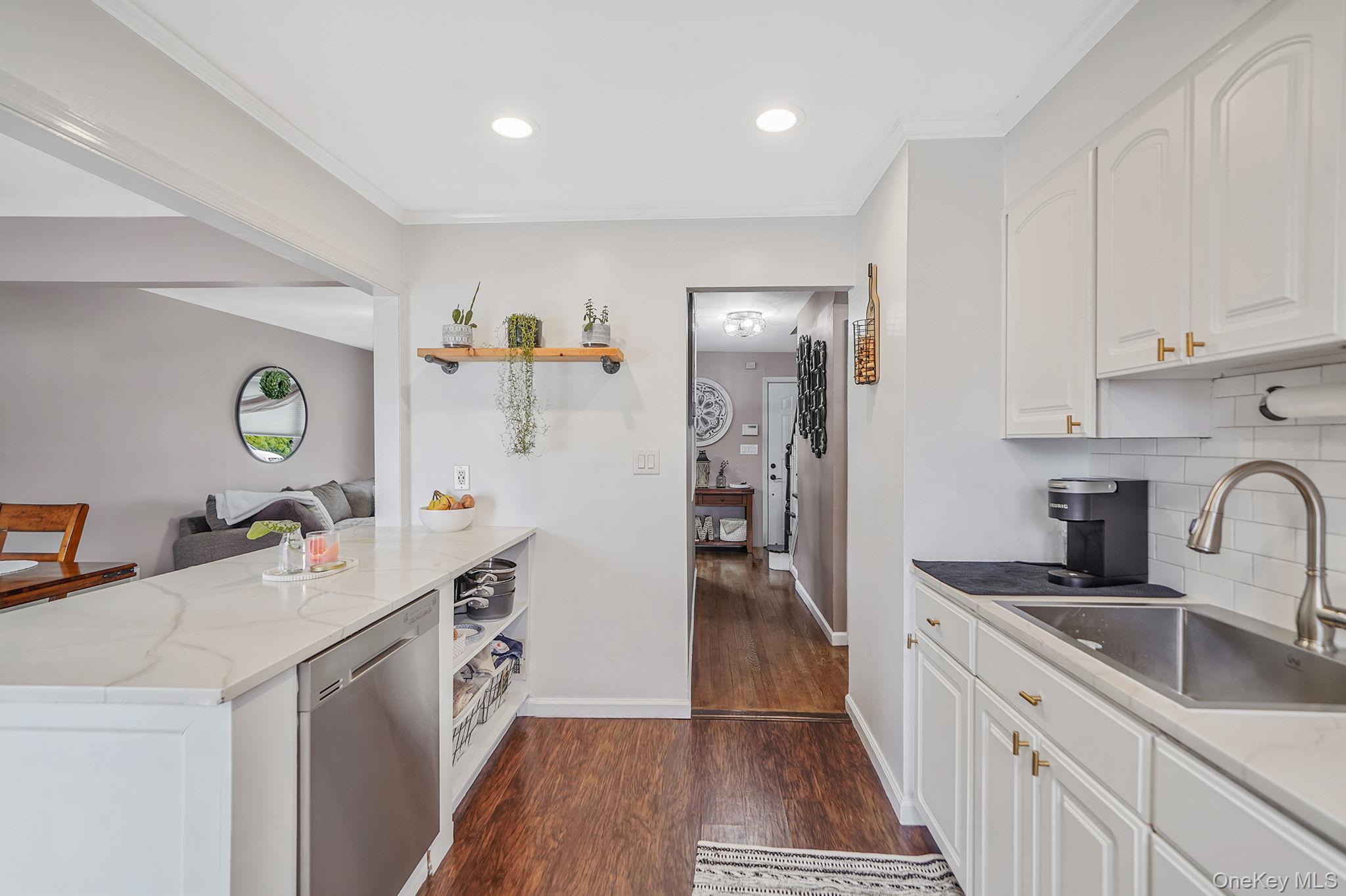 #8 photo, 78 Emerson Avenue, নাসাউ কাউন্টি Levittown , NY 11756