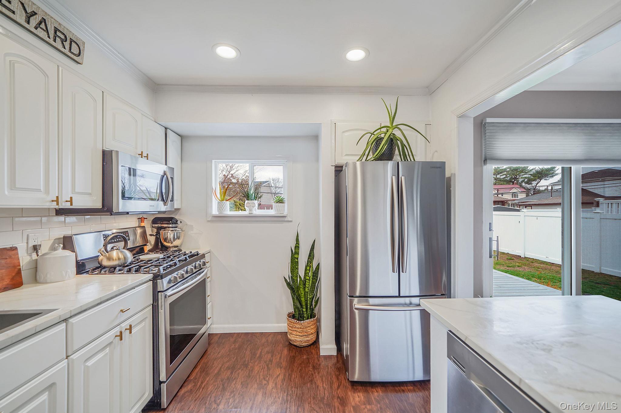 #9 photo, 78 Emerson Avenue, নাসাউ কাউন্টি Levittown , NY 11756