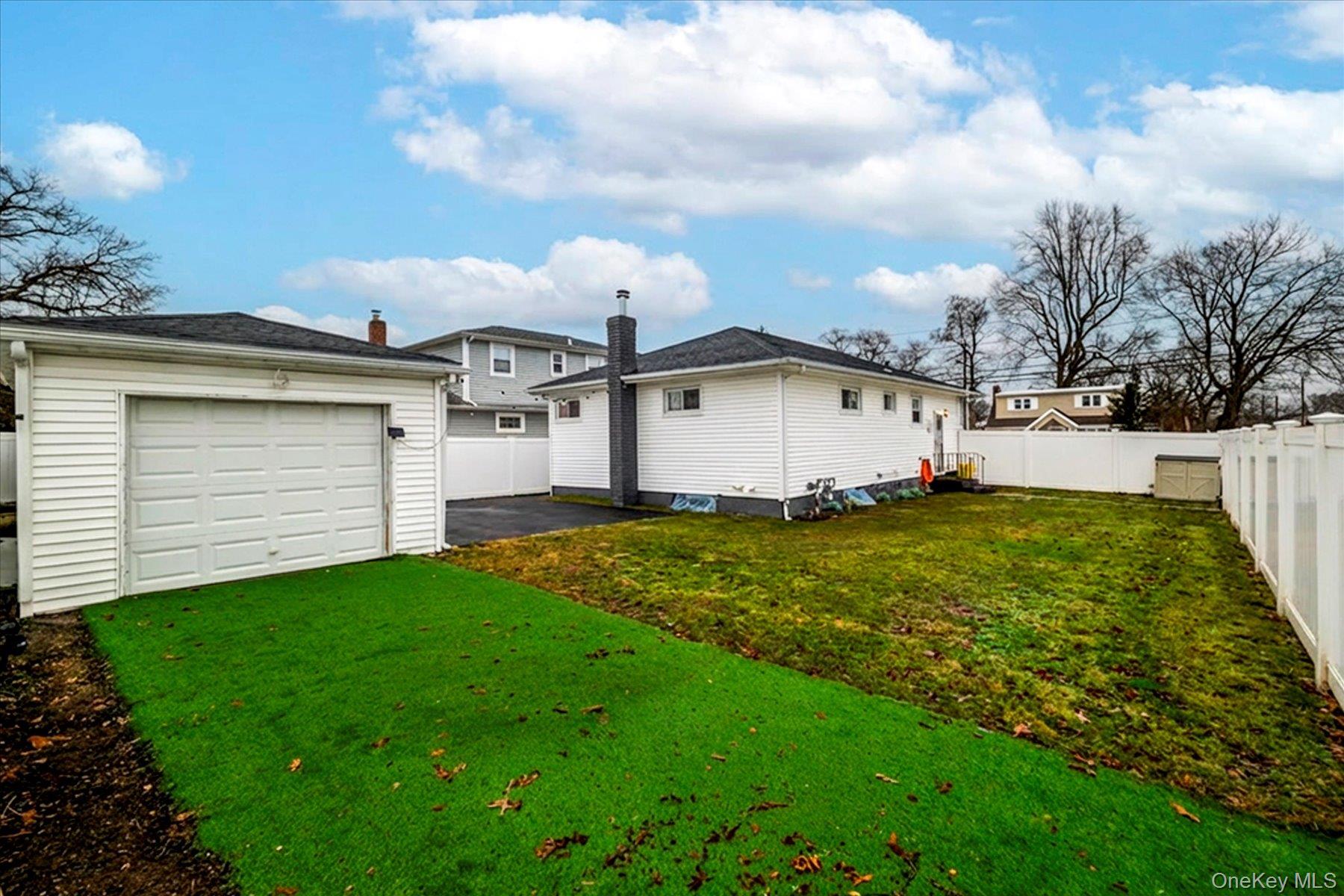 #17 photo, 153 N Queens Avenue, Massapequa , NY 11758